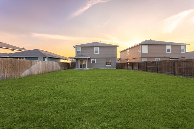Building Photo - Lawn Maintenance Included! 3 bedroom located in Redbird Ranch! Amazing community Amenities
