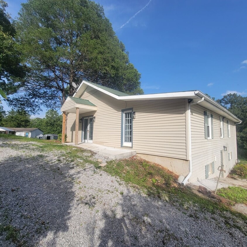 Foto principal - 4 Bedroom, 2 Bath with Bonus Room- Single ...