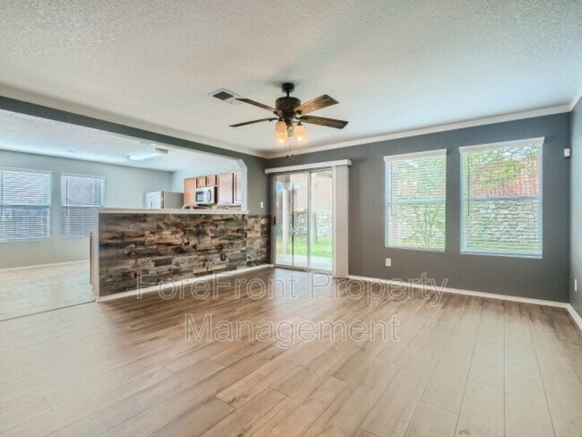 Foto del edificio - 16427 Kentucky Ridge