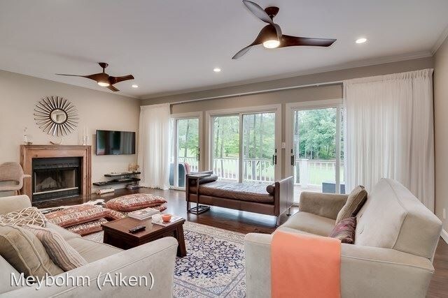 Building Photo - 288 Willow Lake Dr