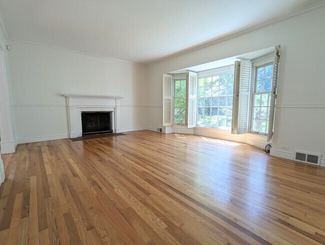 Foto del edificio - 313 Ridge Rd