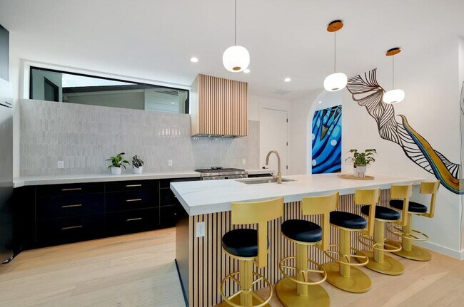 Foto del edificio - 7809 Woodrow Ave