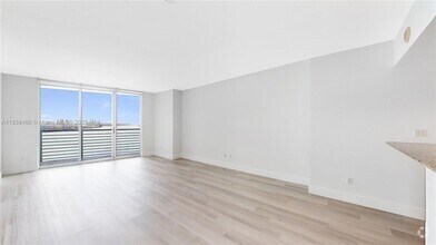 Building Photo - 325 S Biscayne Blvd