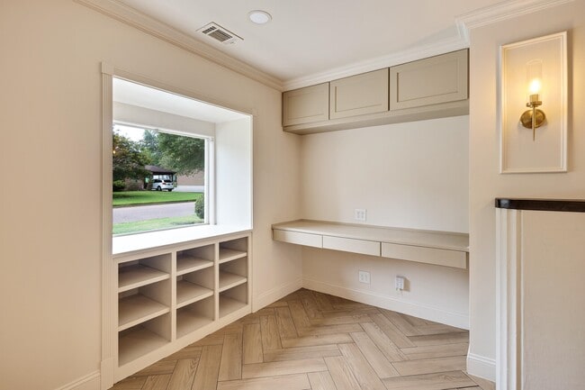 Building Photo - 1023 Greencliff Rd