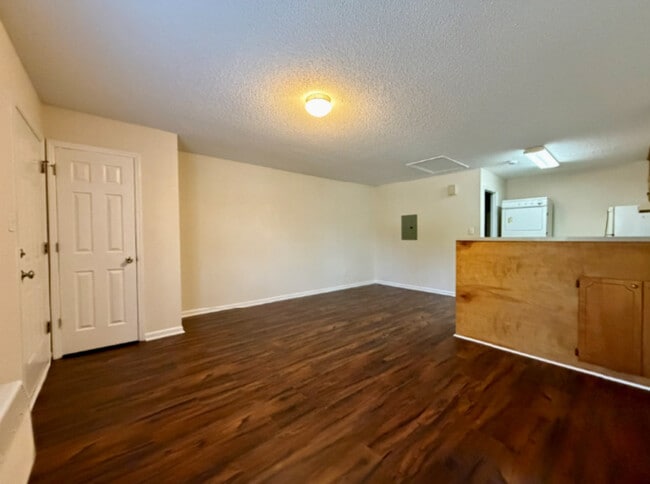 Building Photo - 1442 Riverview Rd