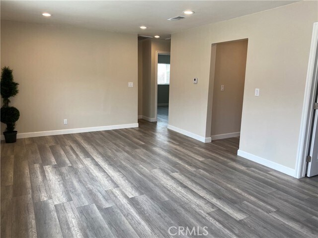 Building Photo - 516 Almond Ave