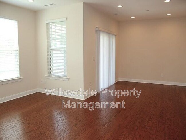 Foto del edificio - 1064 Midvale Ave
