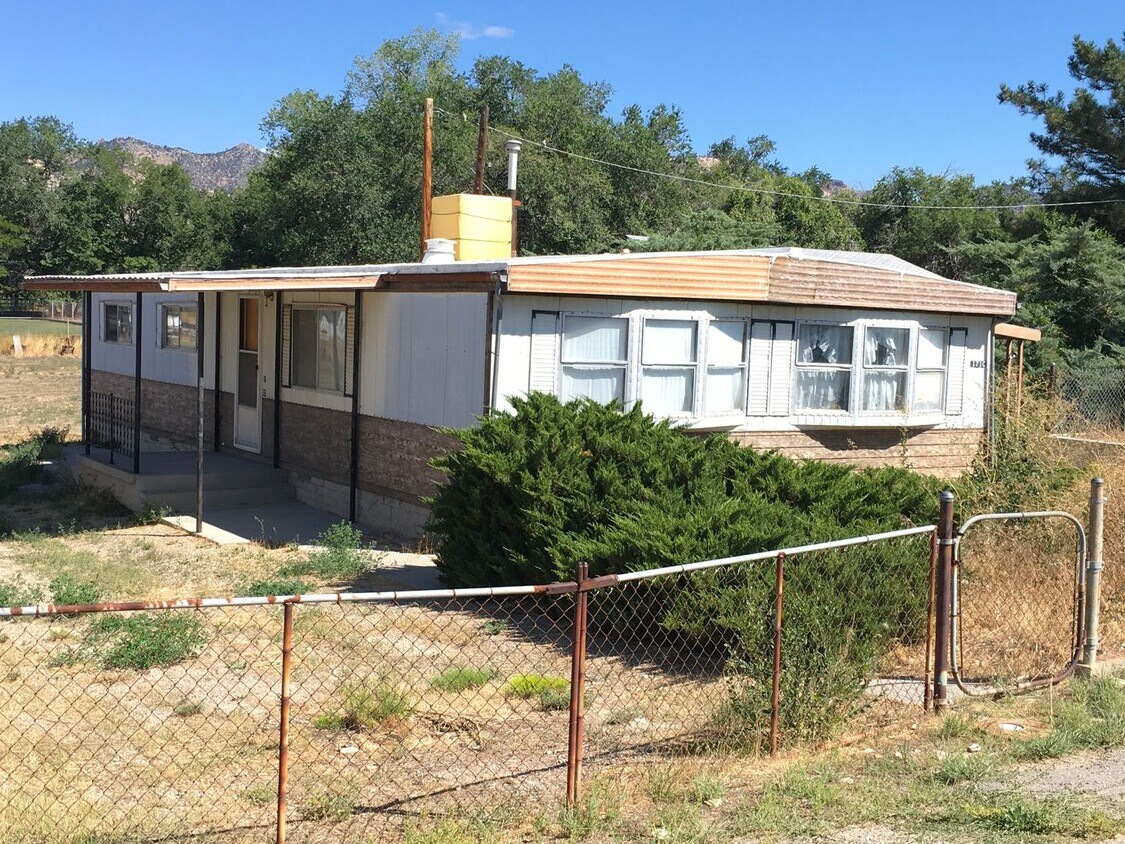 Primary Photo - Country Life Rental