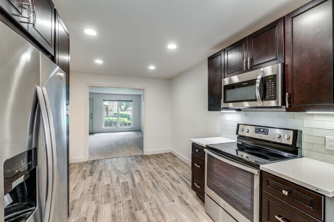 Photo - 7904 Royal Ln Apartment