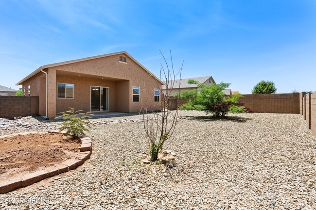 Foto del edificio - 6120 Livingston Loop