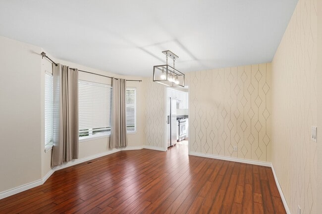 Foto del edificio - Corner Lot Charmer in Desirable Oak Meadow...