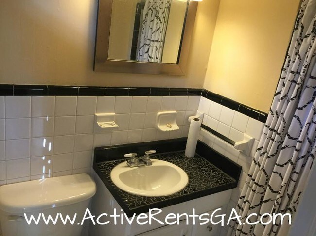 Foto del edificio - 1809 Twin Pines Dr