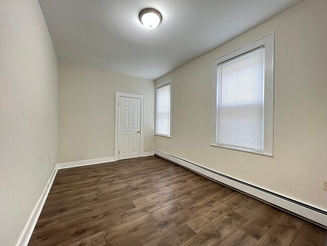 138 W 27th St #2 - 140 W 27th St