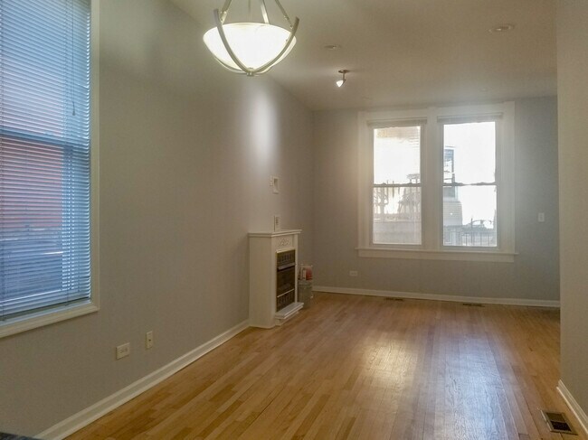 Foto del edificio - 1741 W Melrose St