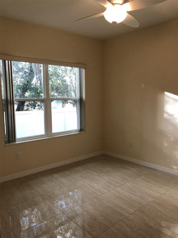 Building Photo - 2060 Royal Vista Ct