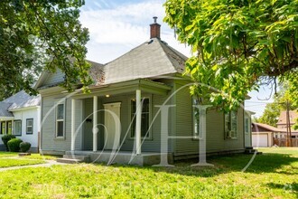 Building Photo - 427 E Cherry St