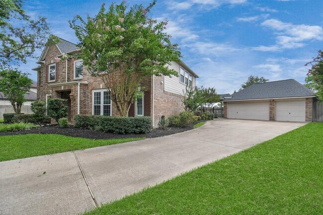 Building Photo - 1702 Sandy Lake Dr