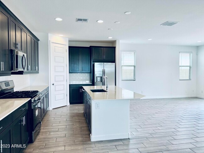 Building Photo - 1659 Paseo Way