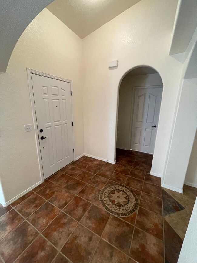Building Photo - Lovely 4 Bedroom/2 Bath home in Parkhill E...