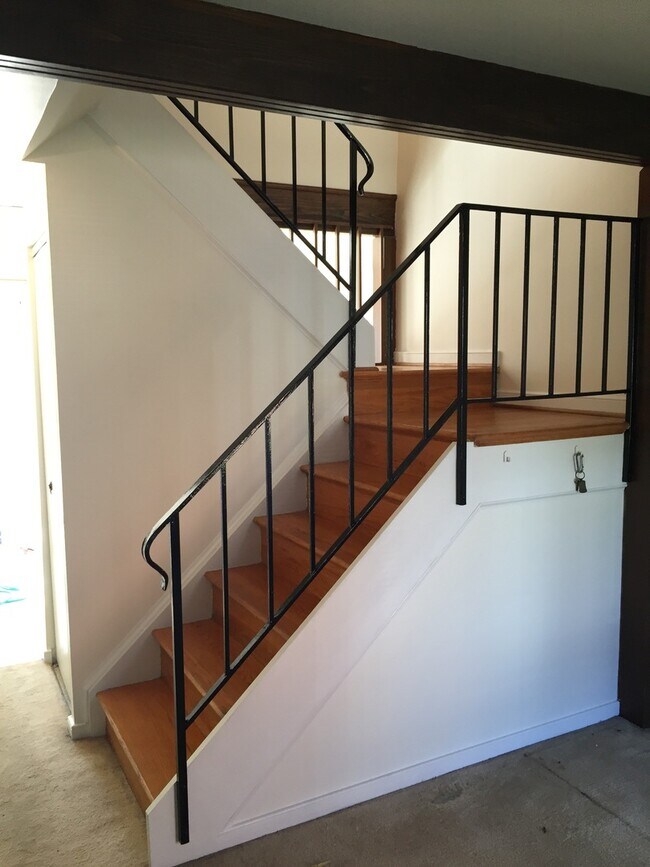 Foto del edificio - Spacious 2bd/1.5bth Condo Located in Laurel Square!!