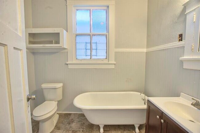 Building Photo - 2624 O'Reilly St
