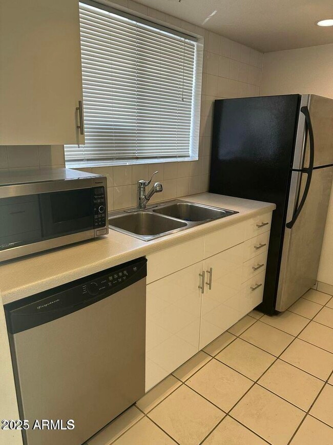 Foto del edificio - 4701 N 68th St