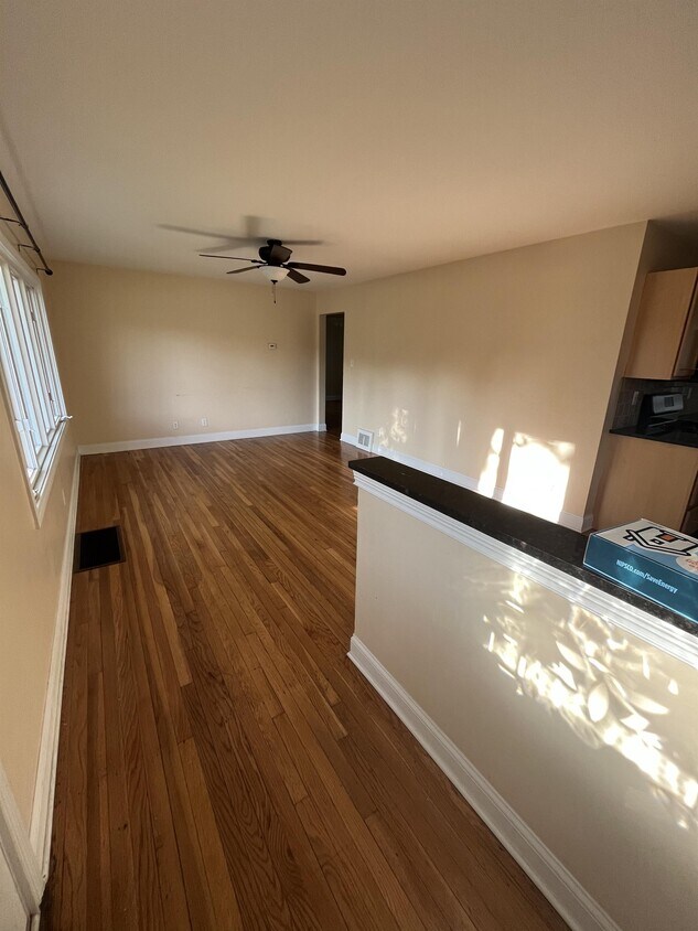 Foto principal - 8323 Columbia Ave