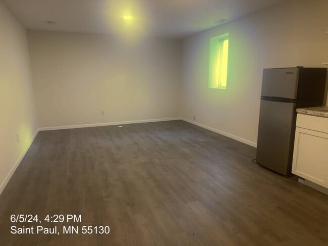 Building Photo - 903 Burr St