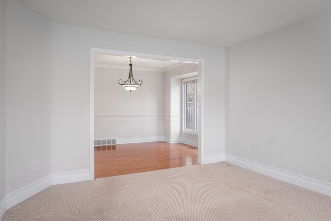Building Photo - BEAUTIFULLY KEPT 4 BEDROOM HOME WITH FULLY...