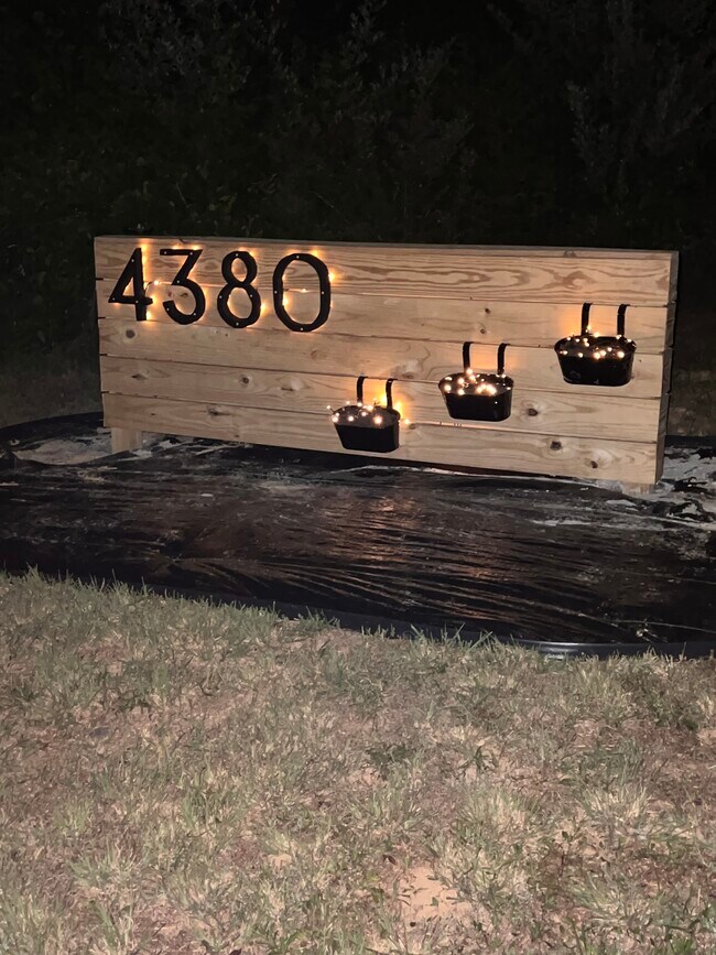 Foto del edificio - 4380 Muster Field Rd