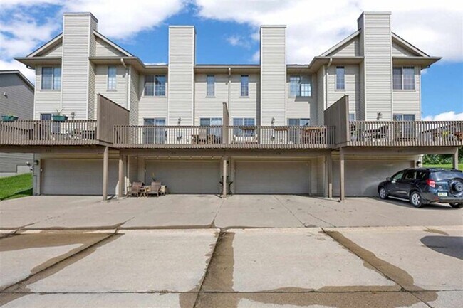 Foto del edificio - 2 Bedroom, 2-1/2 Bath Townhouse on Iowa City East Side!!