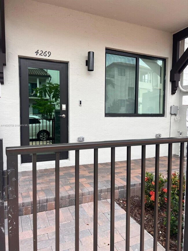 Building Photo - 4269 NW 83rd Ave
