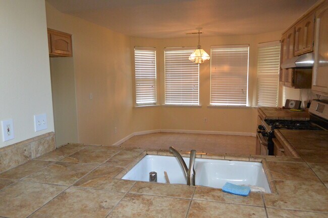 Building Photo - 3 bedroom 2 bathroom home in South East Vi...