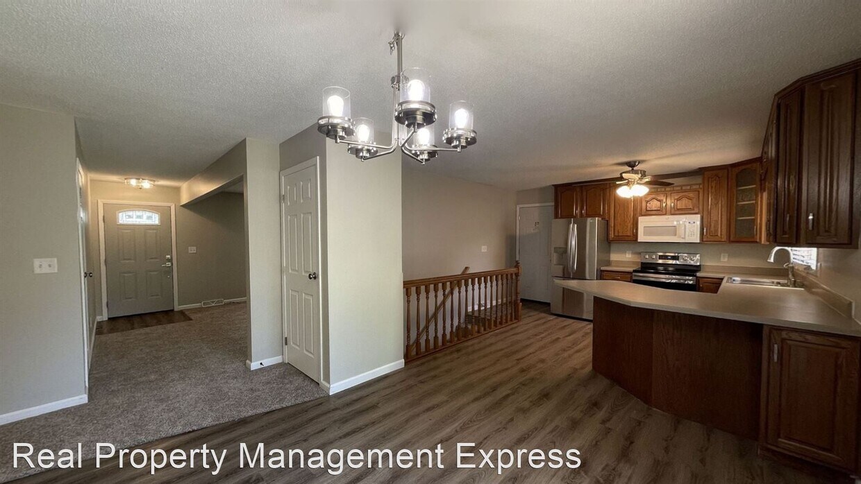 Foto principal - 5 br, 3 bath House - 3500 E 33rd St.