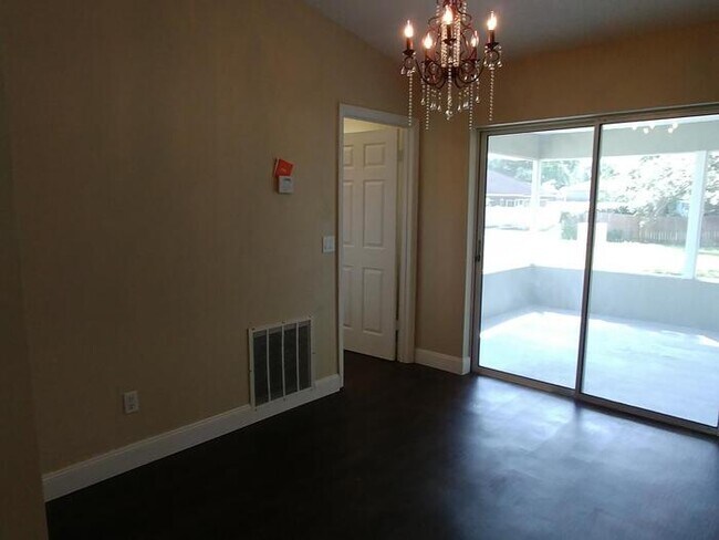 Building Photo - 3/2/2, Silver Spring Shores