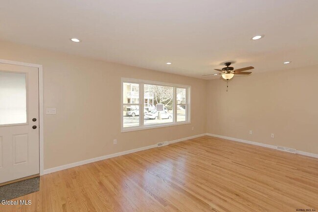 Building Photo - 614 Park Ave