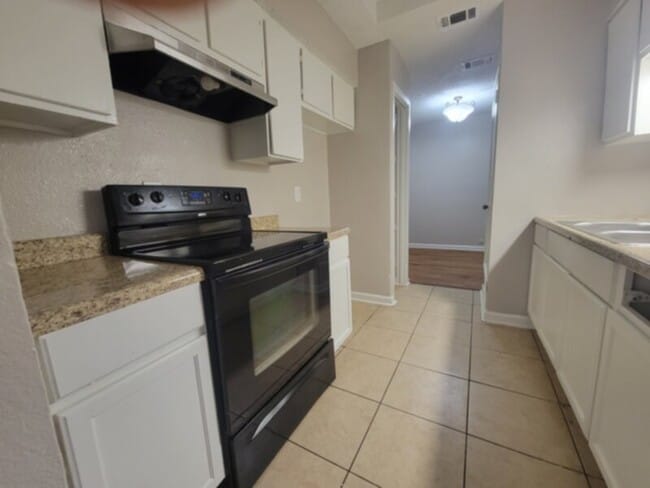 Building Photo - 3 BEDROOM * 2 BATH* -DALLAS