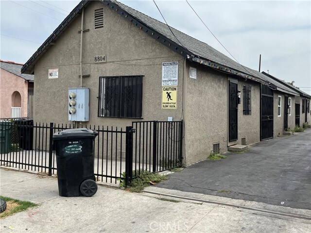 Foto principal - 8804 Beach St
