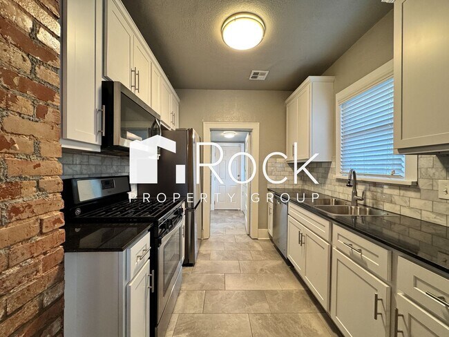 Foto del edificio - Must See 3 Bedroom/3 Bathroom Home near Edgemere Park