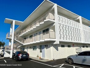 Building Photo - 1425 Oak St