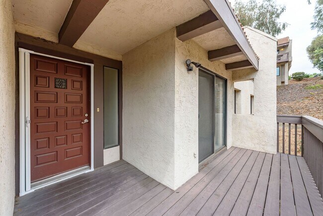 Foto del edificio - Spacious SDSU Townhome For Rent!