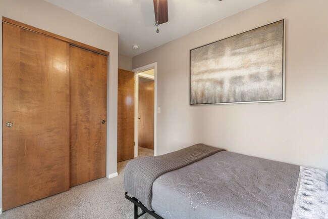 Building Photo - 26412 Lake Forest Dr