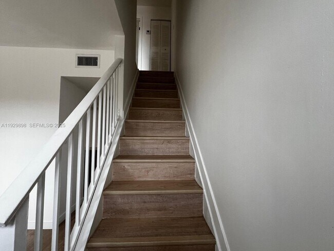 Foto del edificio - 324 W 74th Pl