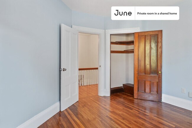 Foto del edificio - Room in Shared 6 bed/1.5 bath home