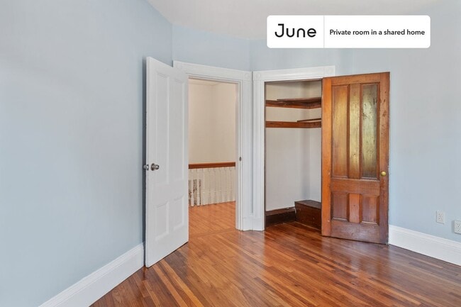 Building Photo - Room in Shared 6 bed/1.5 bath home