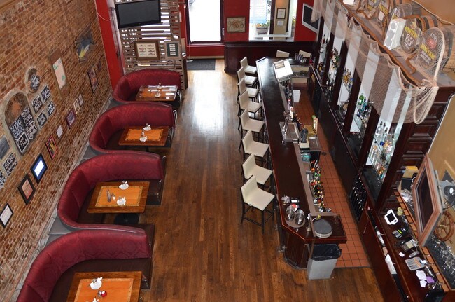 Interior Photo - 691-695 N Milwaukee Ave
