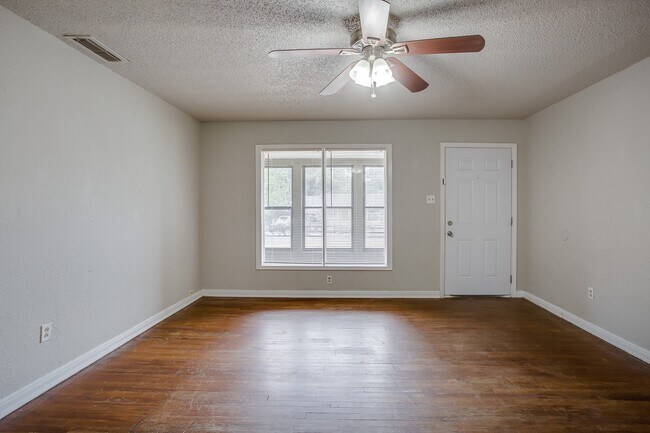 Foto del edificio - Pre-Leasing for July!