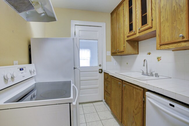 Building Photo - 1220 Waugh Dr