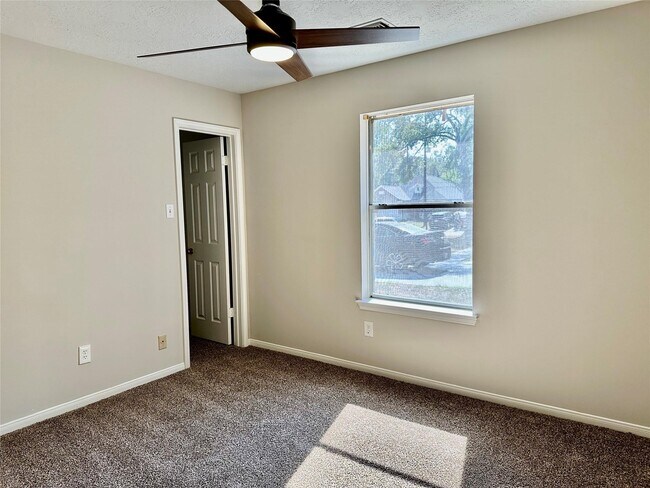 Foto del edificio - 7114 River Ml Dr