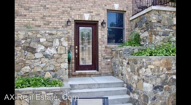 Foto principal - 1083 Mile Square Rd